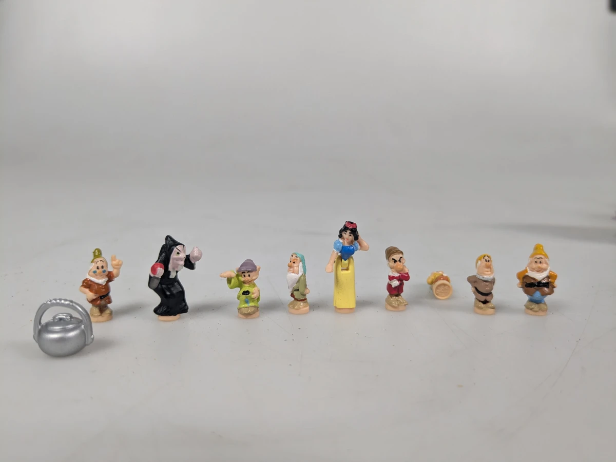 2 verschillende polly pocket sets met Sneeuwwitje, Cruella, dwergen en Dalmatiërs - foto 6