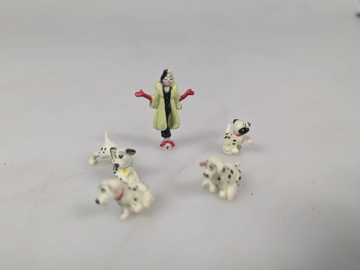 2 verschillende polly pocket sets met Sneeuwwitje, Cruella, dwergen en Dalmatiërs - foto 9