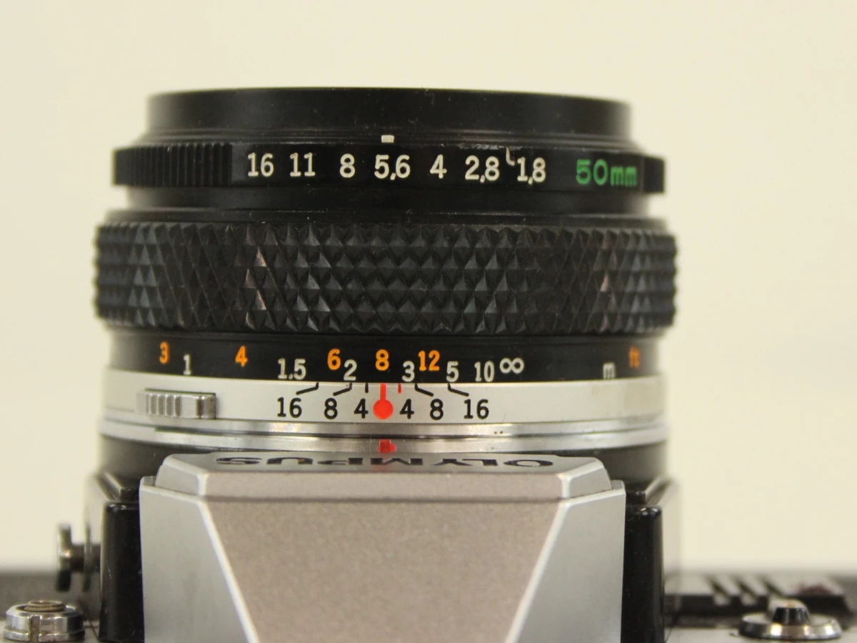 Olympus OM-10 analoge camera met 50 mm lens - foto 8