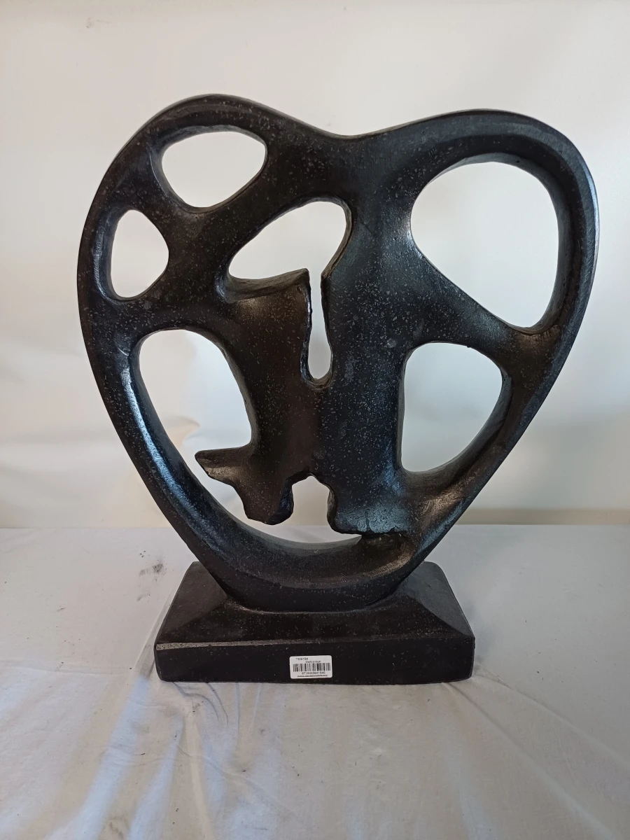 Abstracte sculptuur van twee gezichten in hartvorm - foto 5