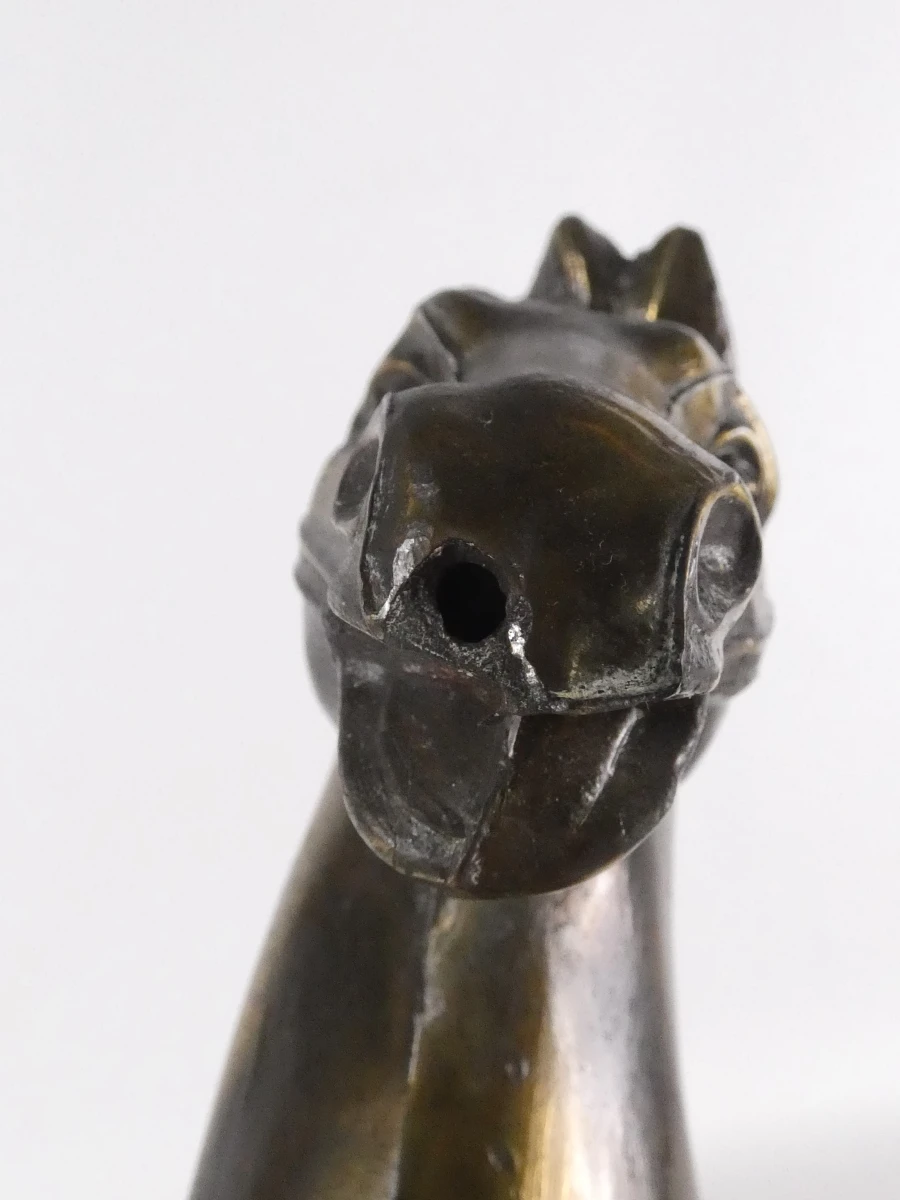 Bronzen beeld van een steigend paard op marmeren voet - foto 8