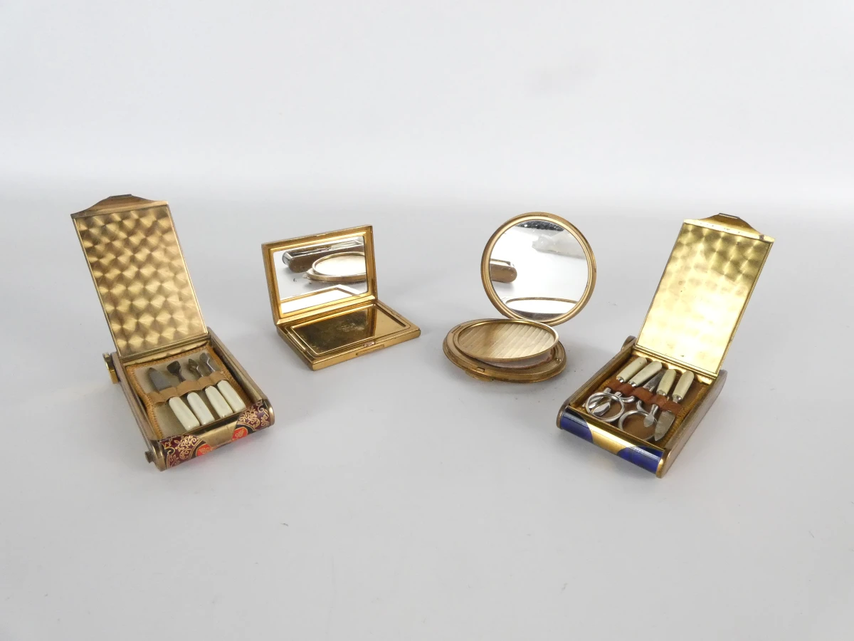 Vier Vintage Art Deco Cosmetica- en Verzorgingssets – kavel bij De Kringwinkel, Heverlee