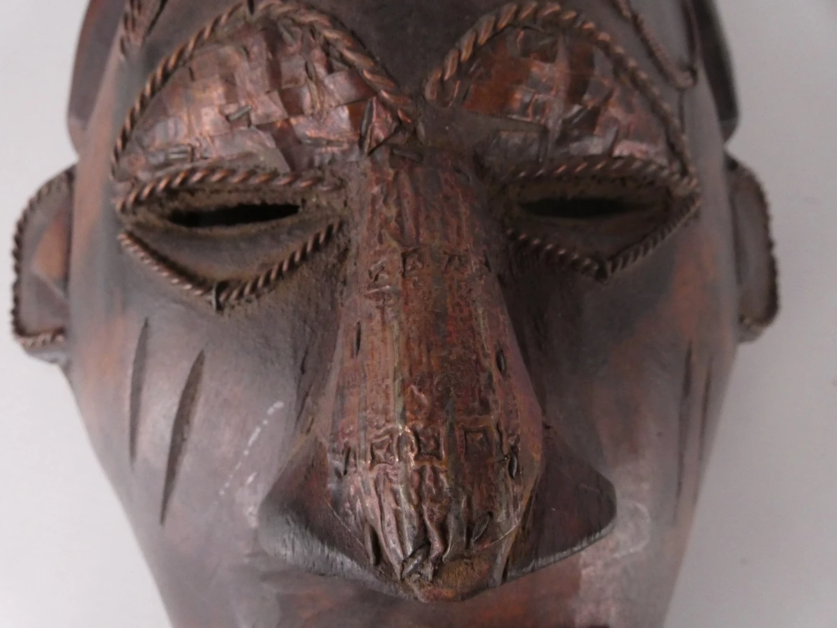 Set van 5 Afrikaanse houten maskers en houder(1992) - foto 13