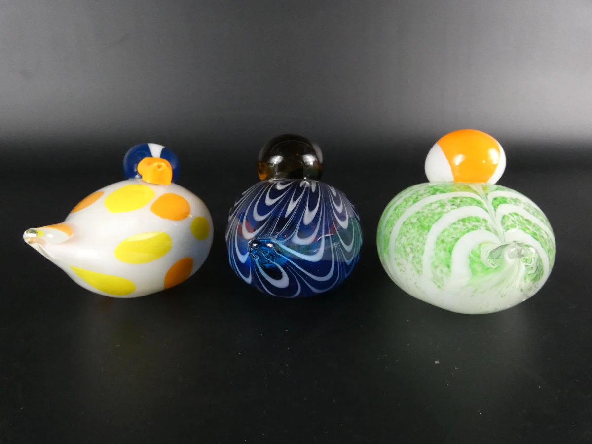 Set van 7 decoratieve glazen vogelfiguren. - foto 6