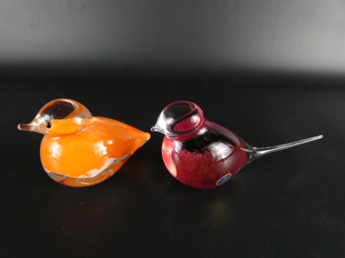 Set van 7 decoratieve glazen vogelfiguren. - foto 8