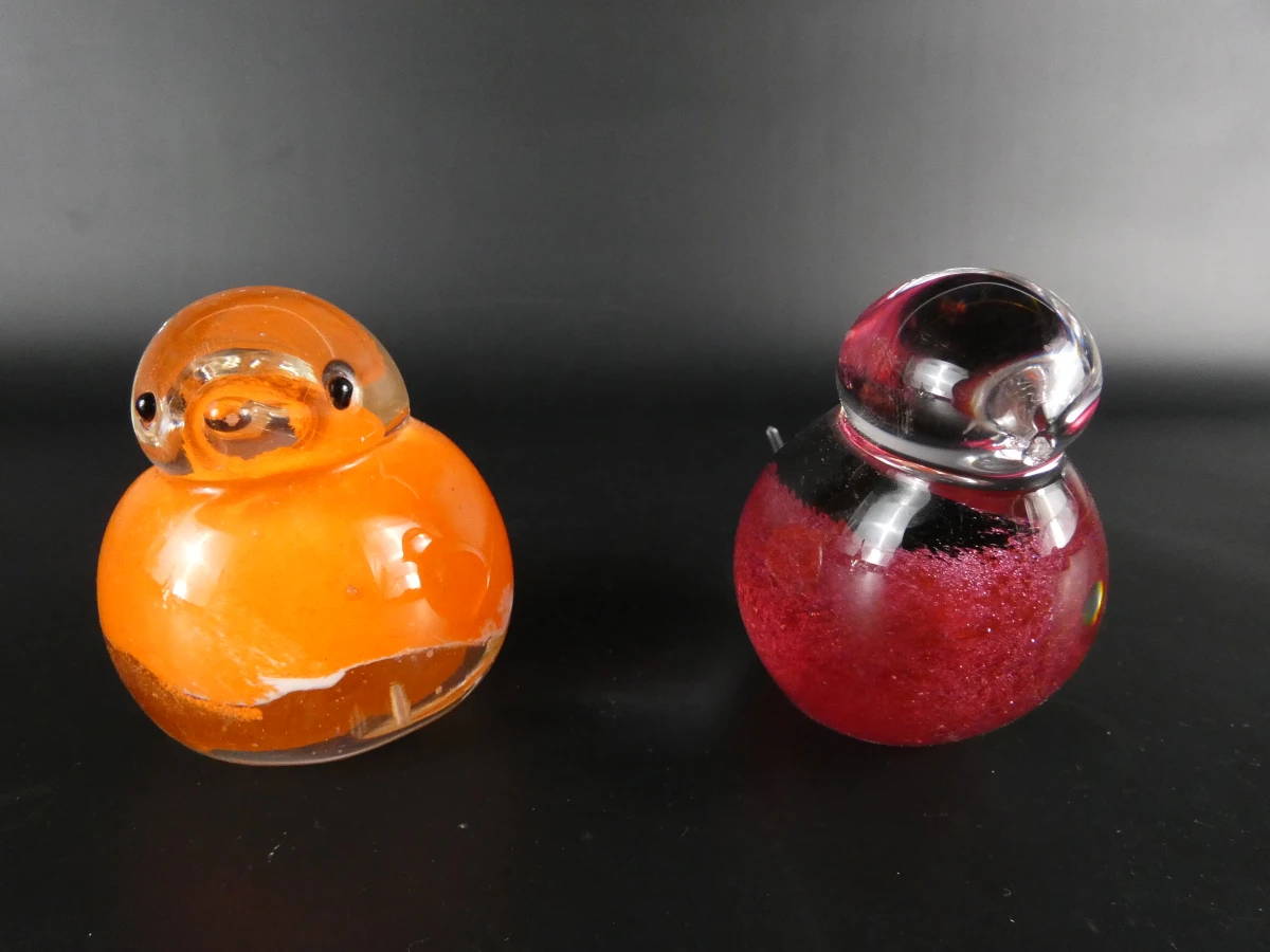 Set van 7 decoratieve glazen vogelfiguren. - foto 9