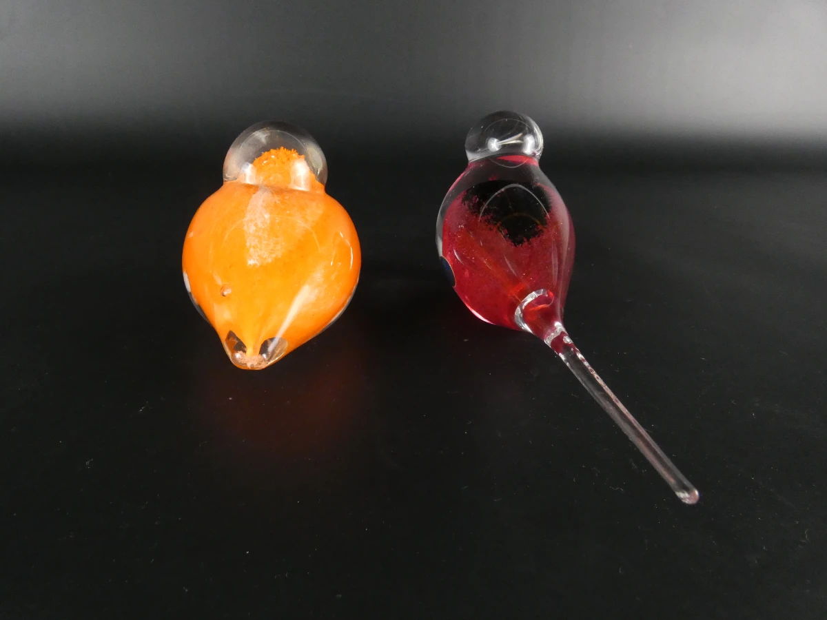 Set van 7 decoratieve glazen vogelfiguren. - foto 10