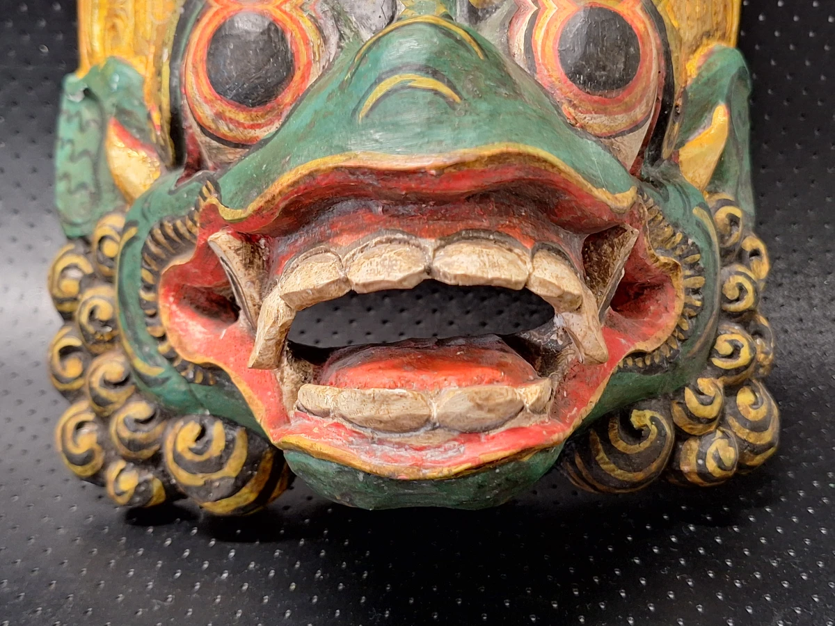 Driedelige set handgesneden Balinese maskers van hout - foto 7