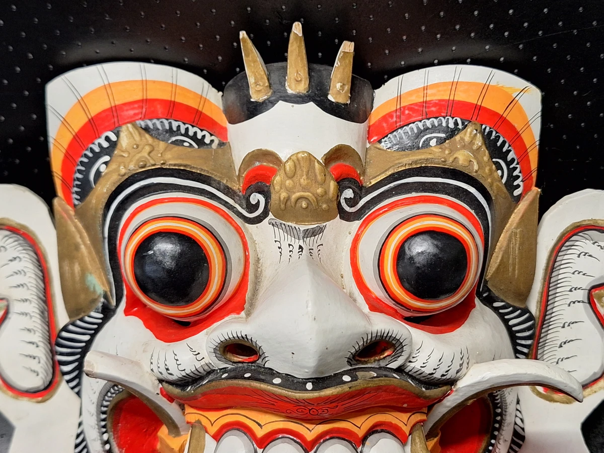 Driedelige set handgesneden Balinese maskers van hout - foto 13