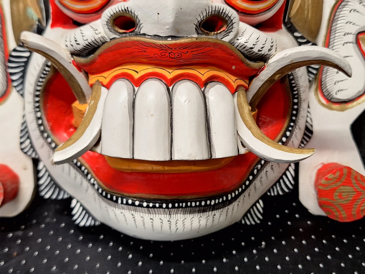 Driedelige set handgesneden Balinese maskers van hout - foto 12