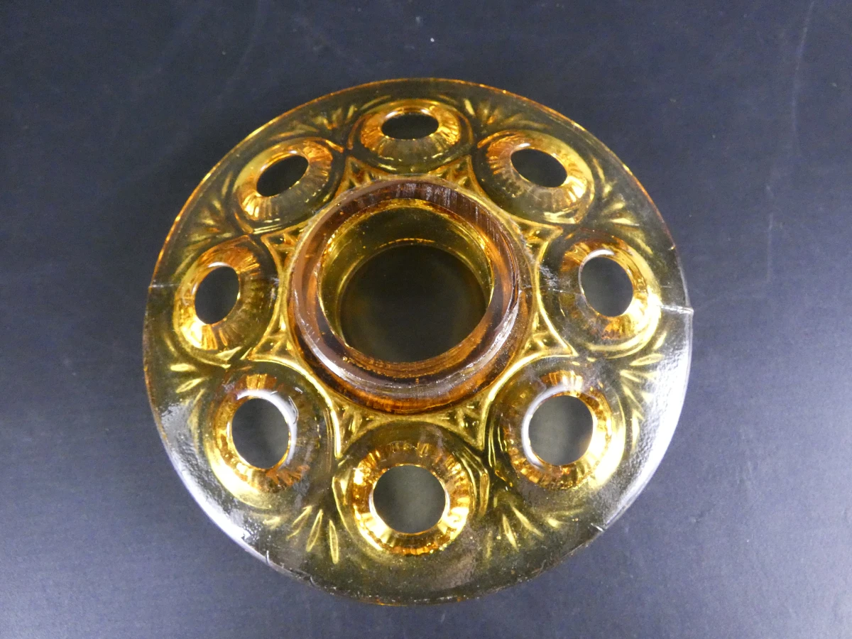 Vintage amberkleurige Art Deco glazen vaas met pique-fleurs - foto 12