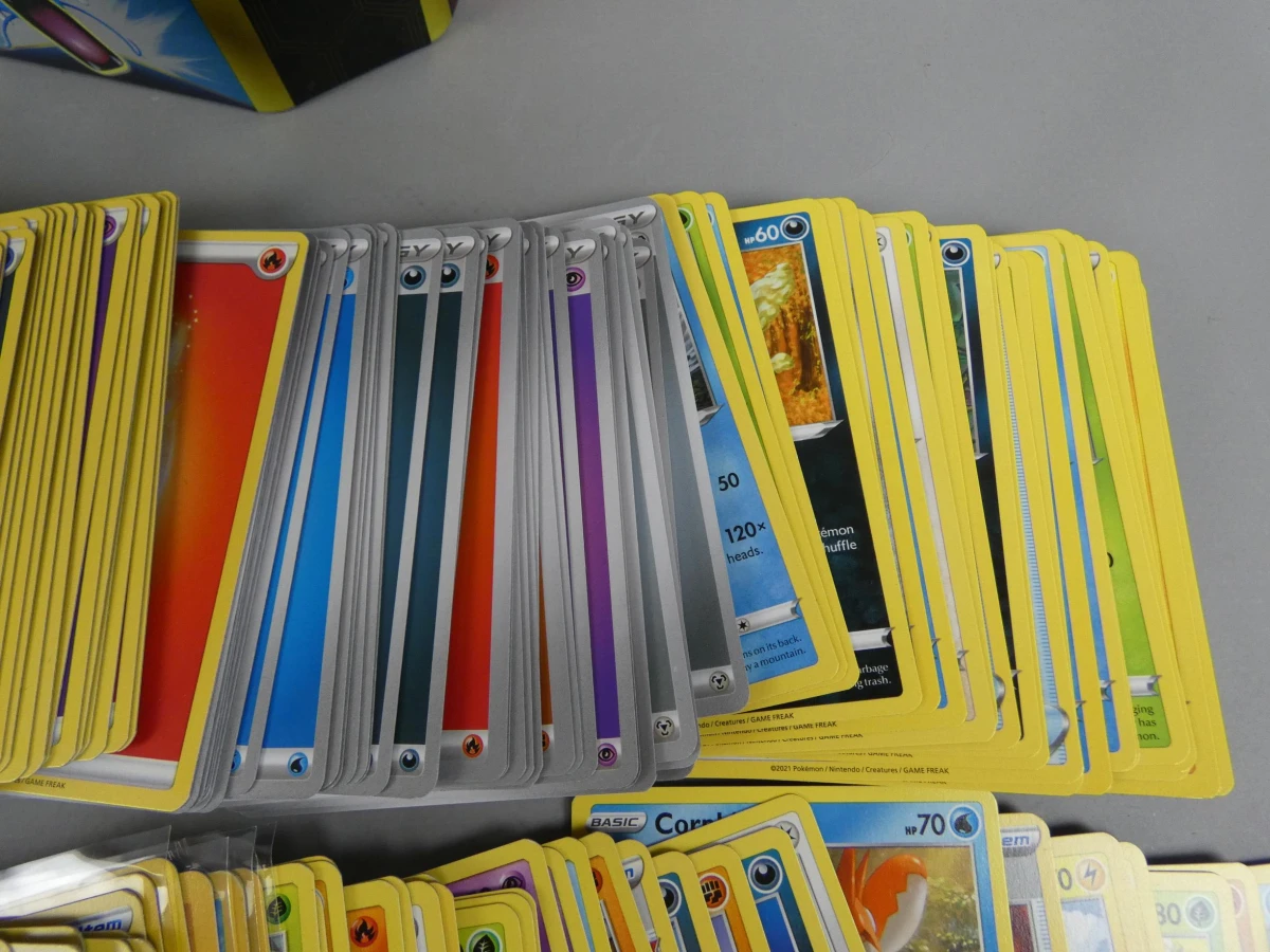 180 Pokémon kaarten in blik - foto 3