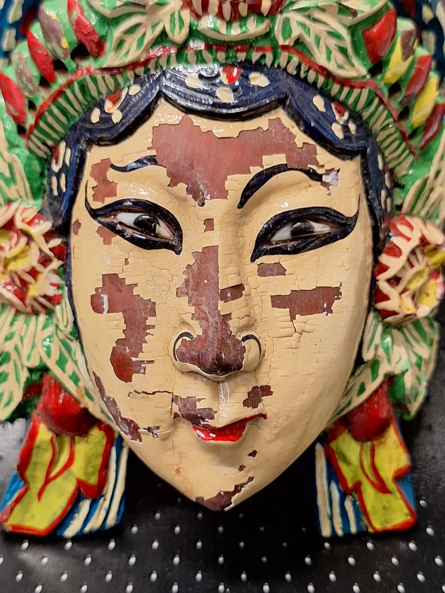 Set van drie vintage houten wandmaskers uit Afrika, Azie en Indonesie - foto 17