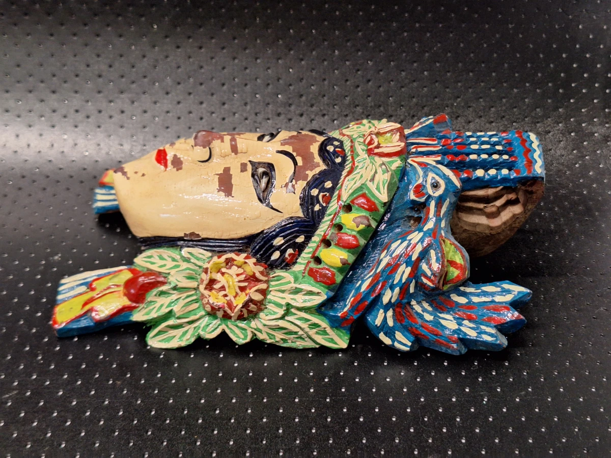 Set van drie vintage houten wandmaskers uit Afrika, Azie en Indonesie - foto 18