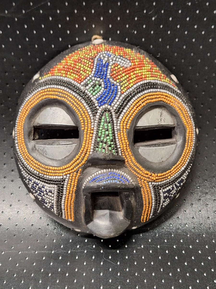 Set van drie vintage houten wandmaskers uit Afrika, Azie en Indonesie - foto 3