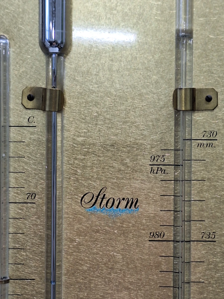 Vintage wandbarometer met thermometer in decoratieve houten lijst - foto 9