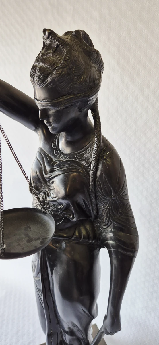 Bronzen beeld van Vrouw Justitia - foto 7