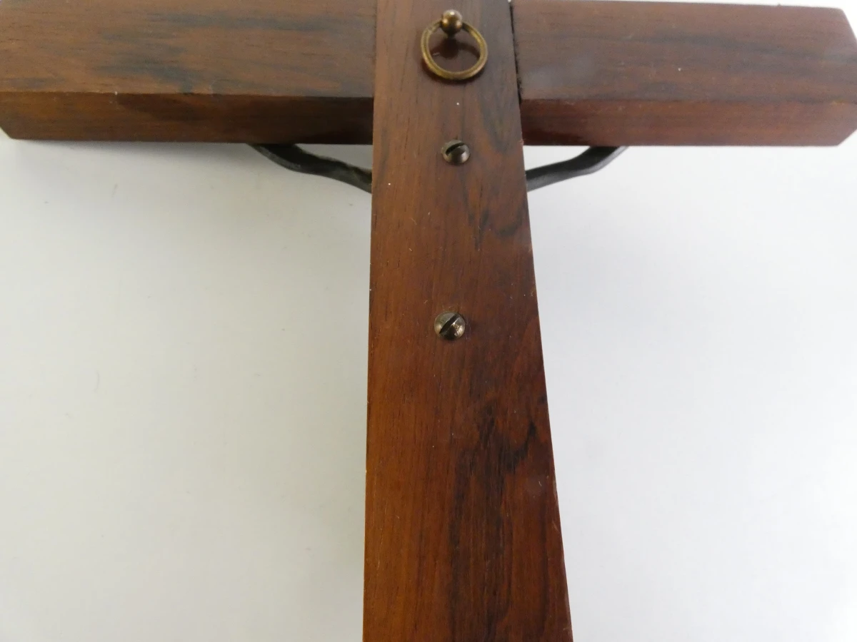 Vintage houten crucifix met gestileerde Christusfiguur - foto 6