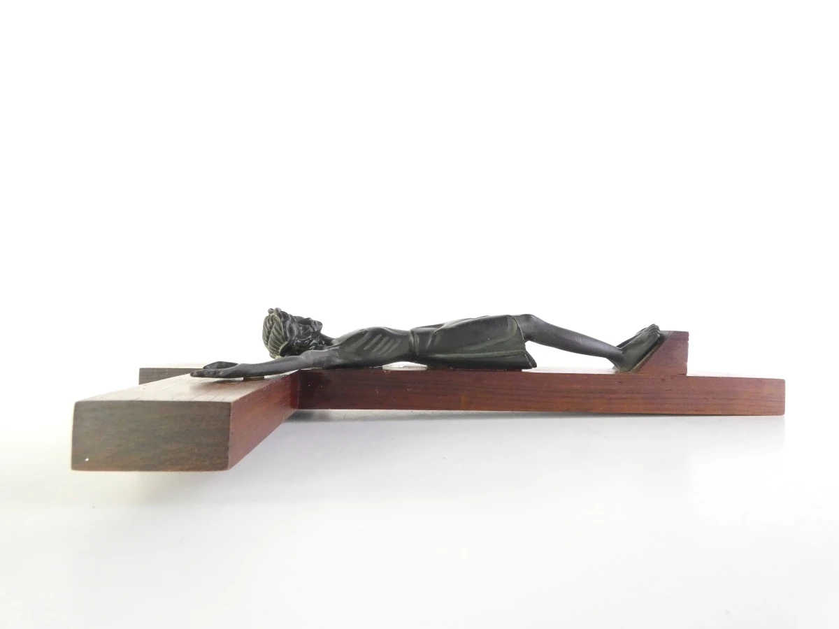 Vintage houten crucifix met gestileerde Christusfiguur - foto 8