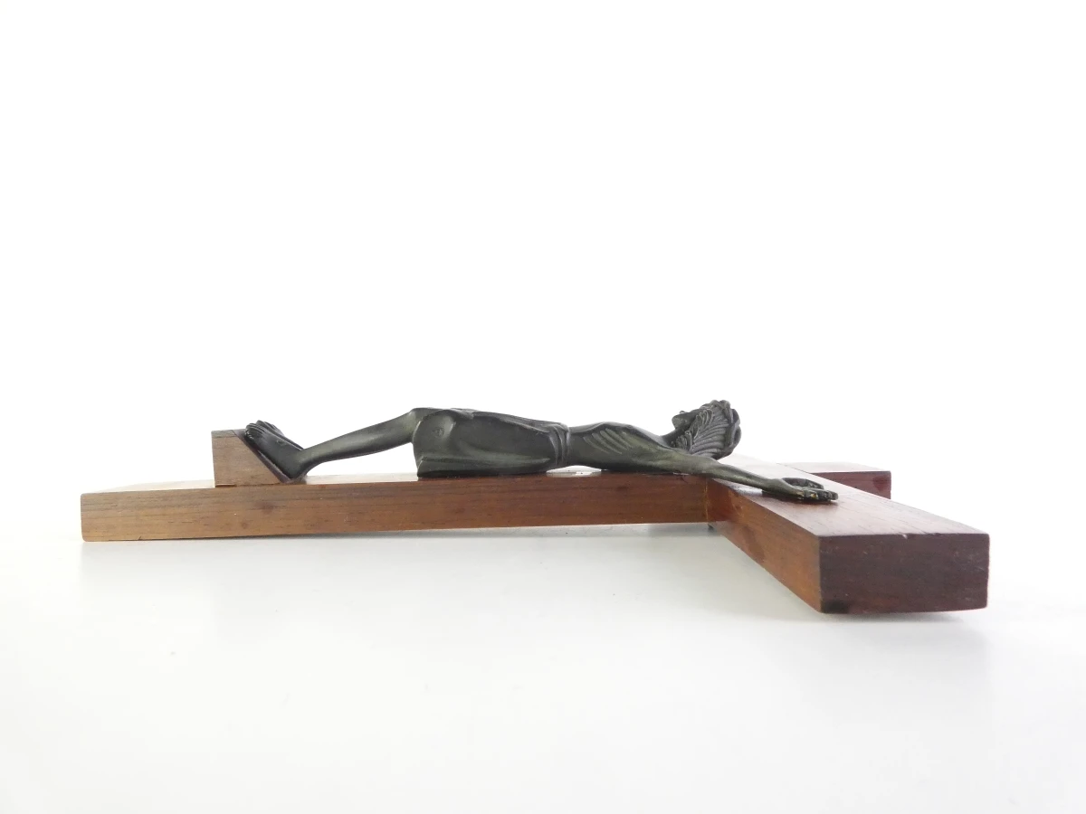 Vintage houten crucifix met gestileerde Christusfiguur - foto 9