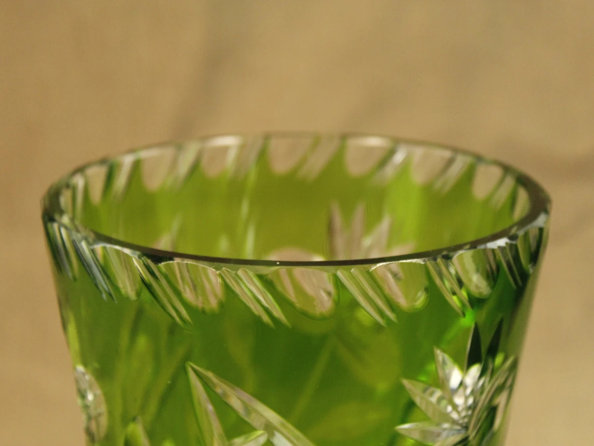 Groene geslepen kristallen vaas met bloemmotief - foto 4