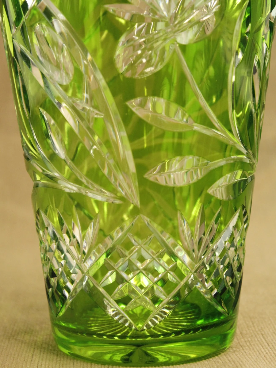 Groene geslepen kristallen vaas met bloemmotief - foto 6