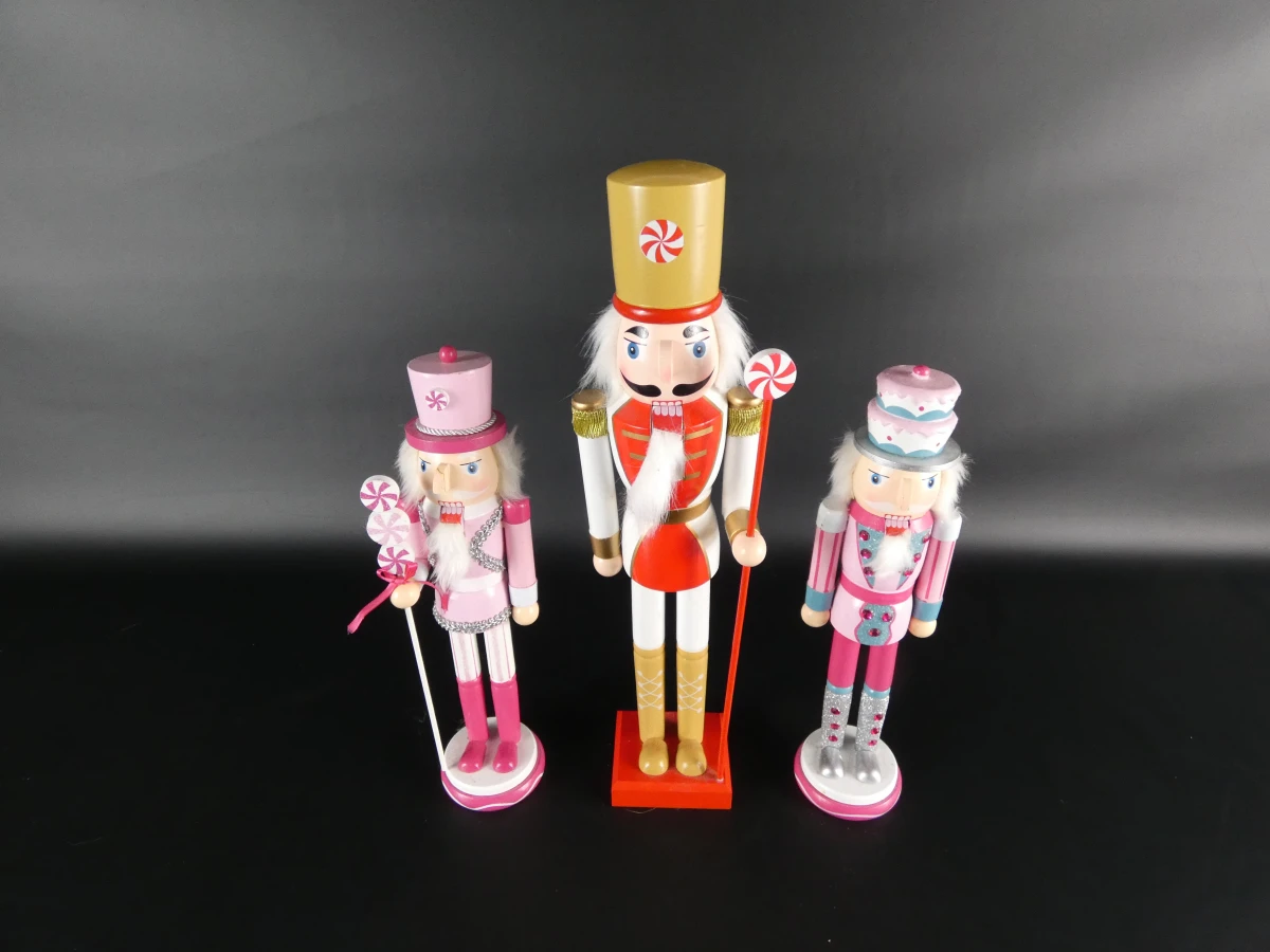 Set van drie decoratieve houten kerst-notenkrakers - foto 2