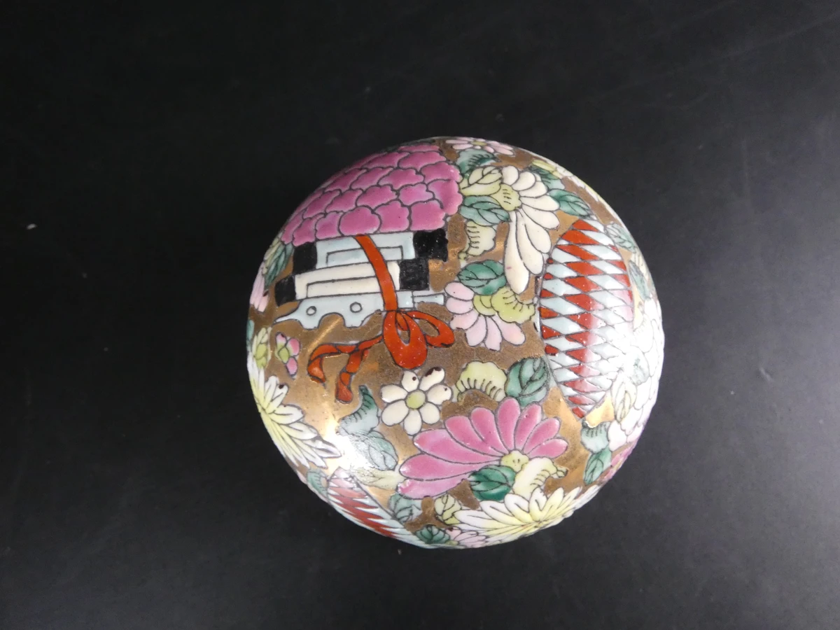 Set van 2 Chinese dekselvazen met kleurrijke decoratie - foto 18