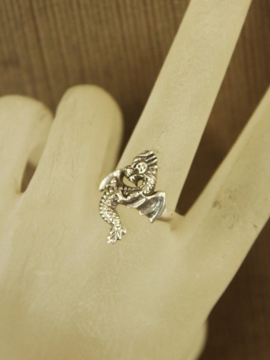 Sterling zilveren ring met draakmotief – kavel bij De Kringwinkel, Antwerpen