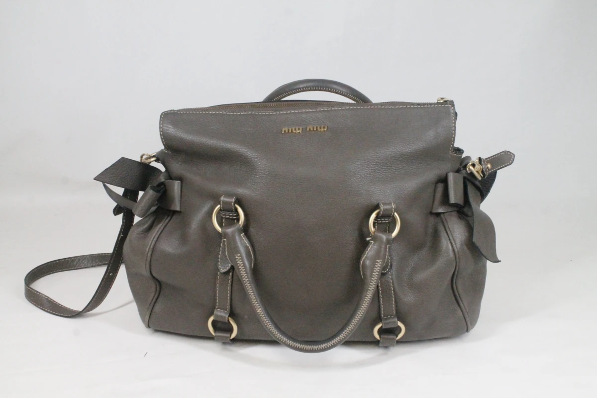 Authentieke Miu Miu Vitello Lux Bow Bag – kavel bij De Kringwinkel, Brecht