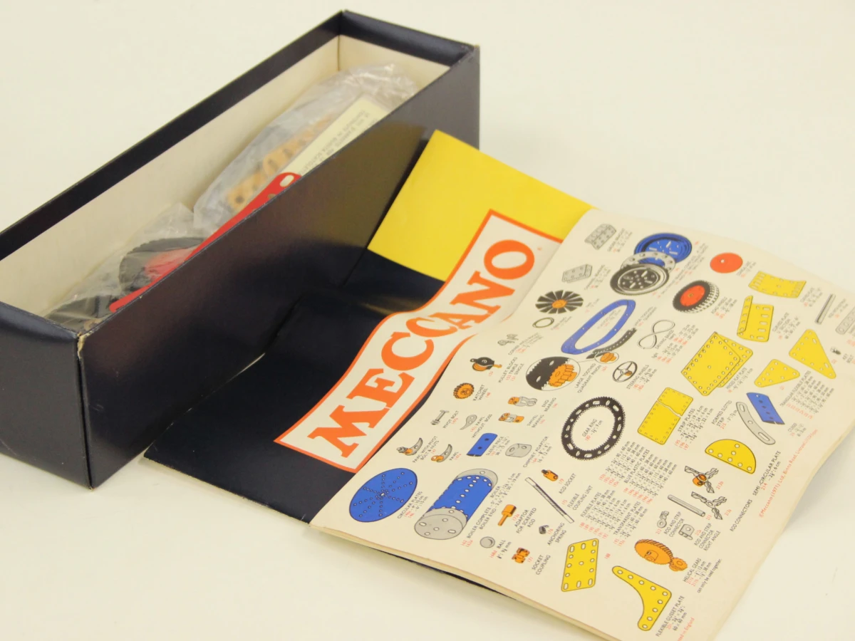 Partij vintage Meccano & Märklin metalen bouwsets met onderdelen en documentatie - foto 7