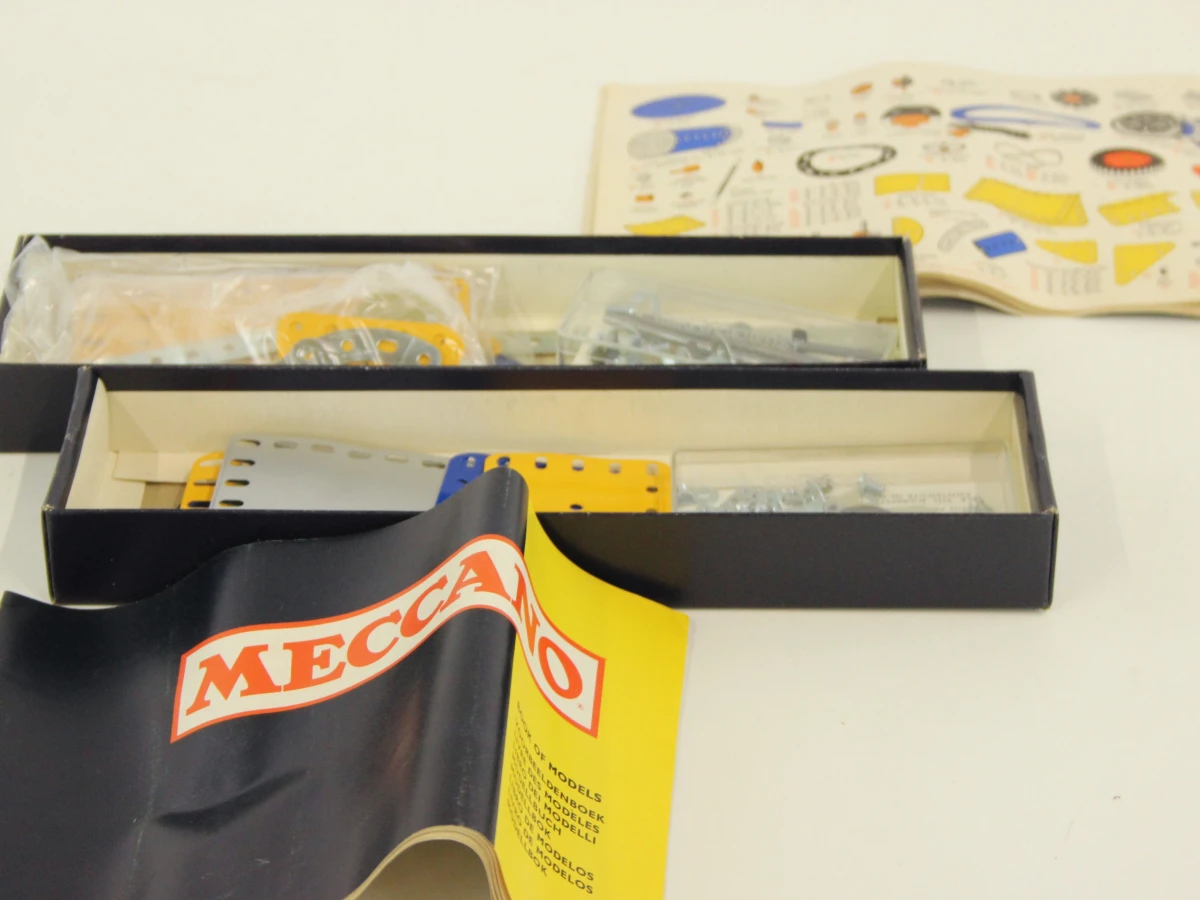 Partij vintage Meccano & Märklin metalen bouwsets met onderdelen en documentatie - foto 9