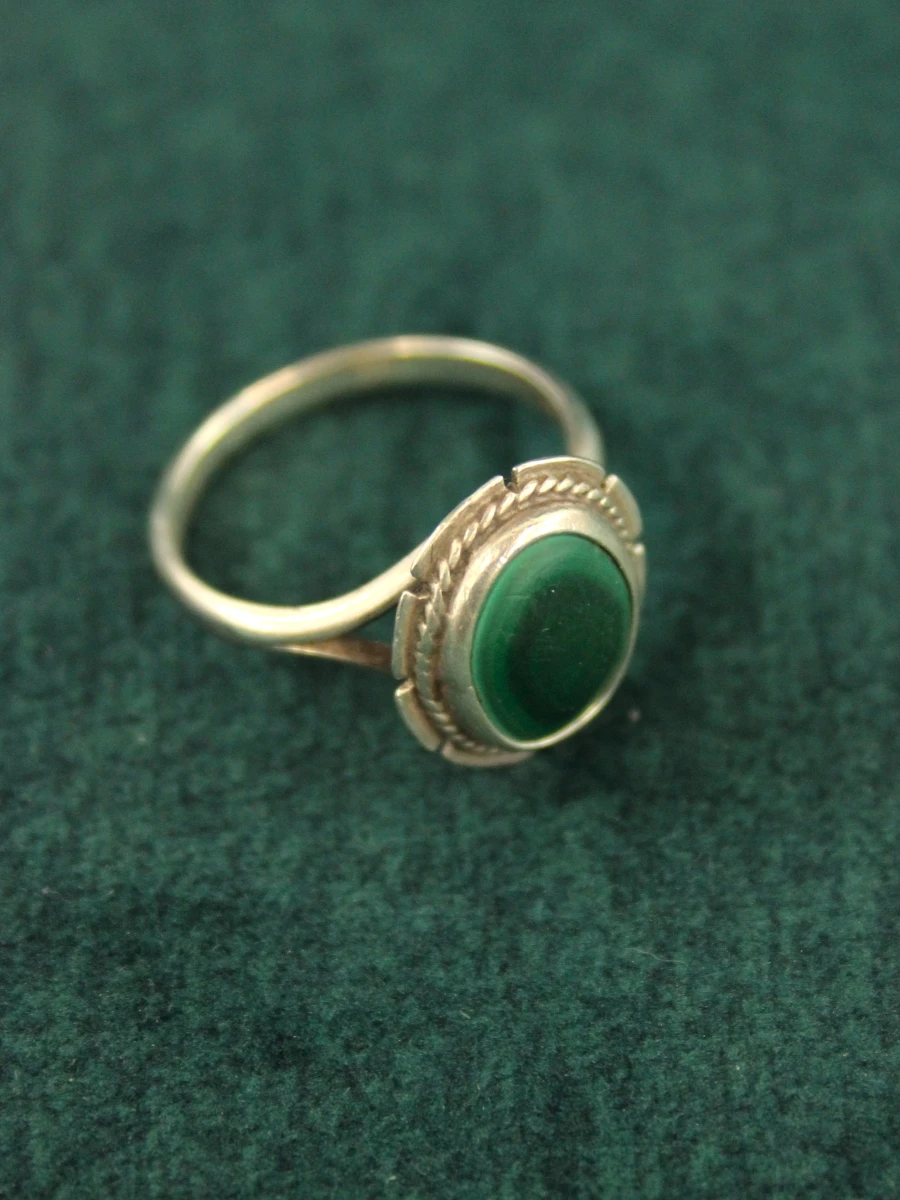 Zilveren ring met malachiet – kavel bij De Kringwinkel, Antwerpen