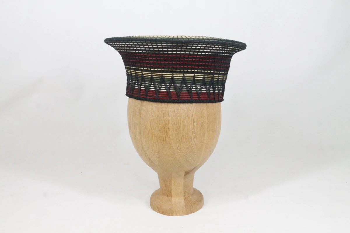 Traditionele Zuid-Afrikaanse Zulu-hoed – kavel bij De Kringwinkel, Brecht