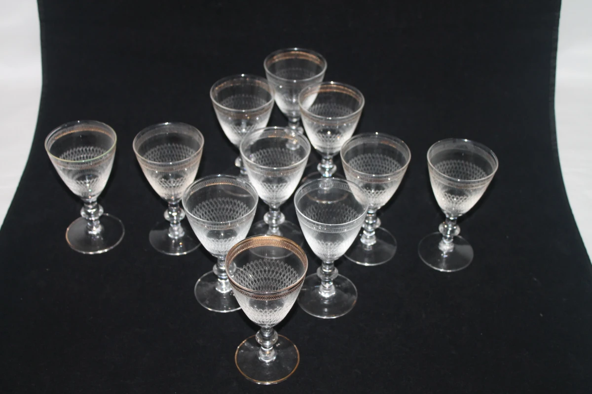 Set van 11 vintage kristallen wijnglazen met gouden rand – kavel bij De Kringwinkel, Brecht