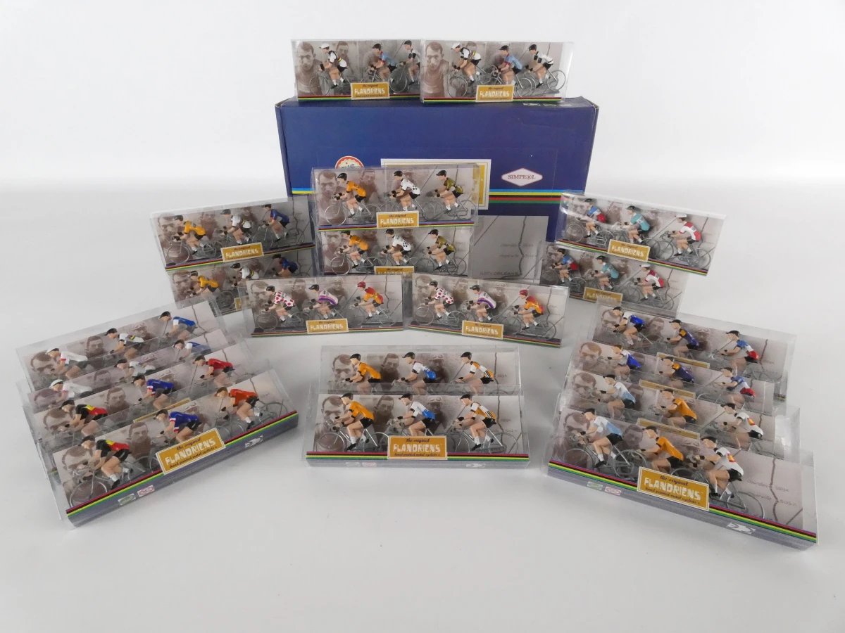 Set van Flandriens wielrenners miniaturen in doos – kavel bij De Kringwinkel, Heverlee