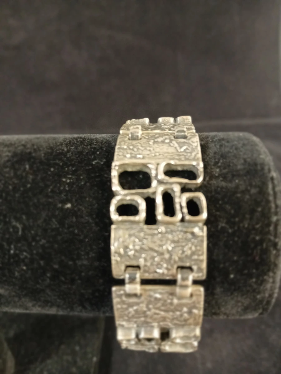 Zilverkleurige armband met reliëf en veiligheidssluiting - foto 8