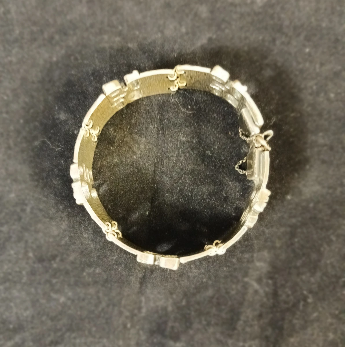 Zilverkleurige armband met reliëf en veiligheidssluiting - foto 7