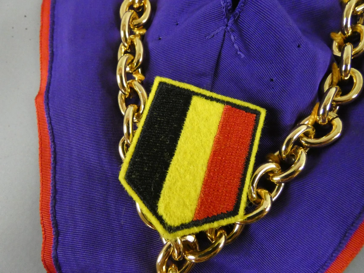 Set van twee Confrérie de la Chaîne des Rôtisseurs ambtsketens - foto 4