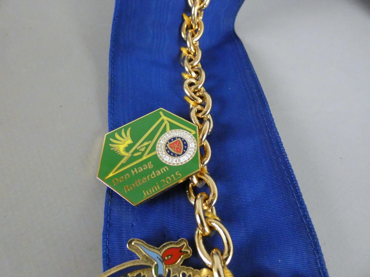Set van twee Confrérie de la Chaîne des Rôtisseurs ambtsketens - foto 11