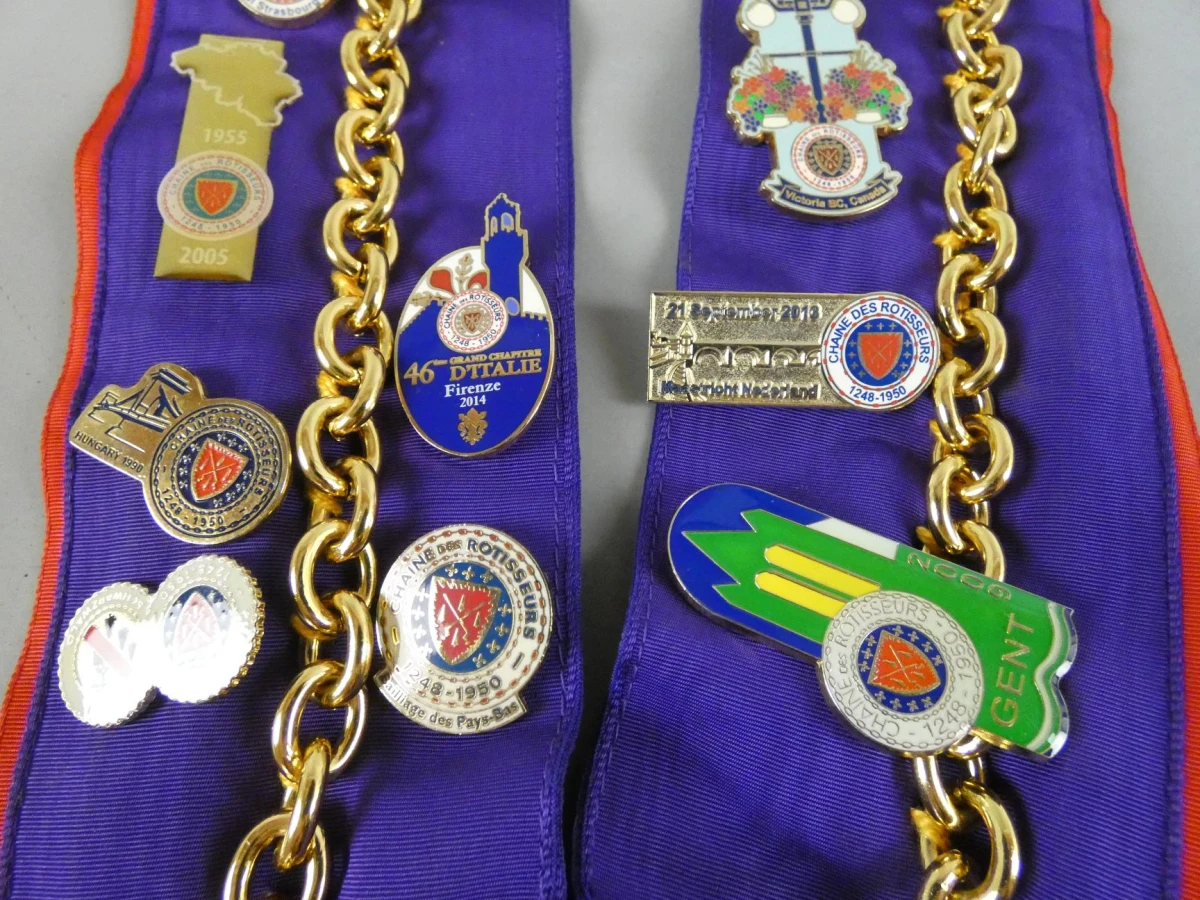 Set van twee Confrérie de la Chaîne des Rôtisseurs ambtsketens - foto 5