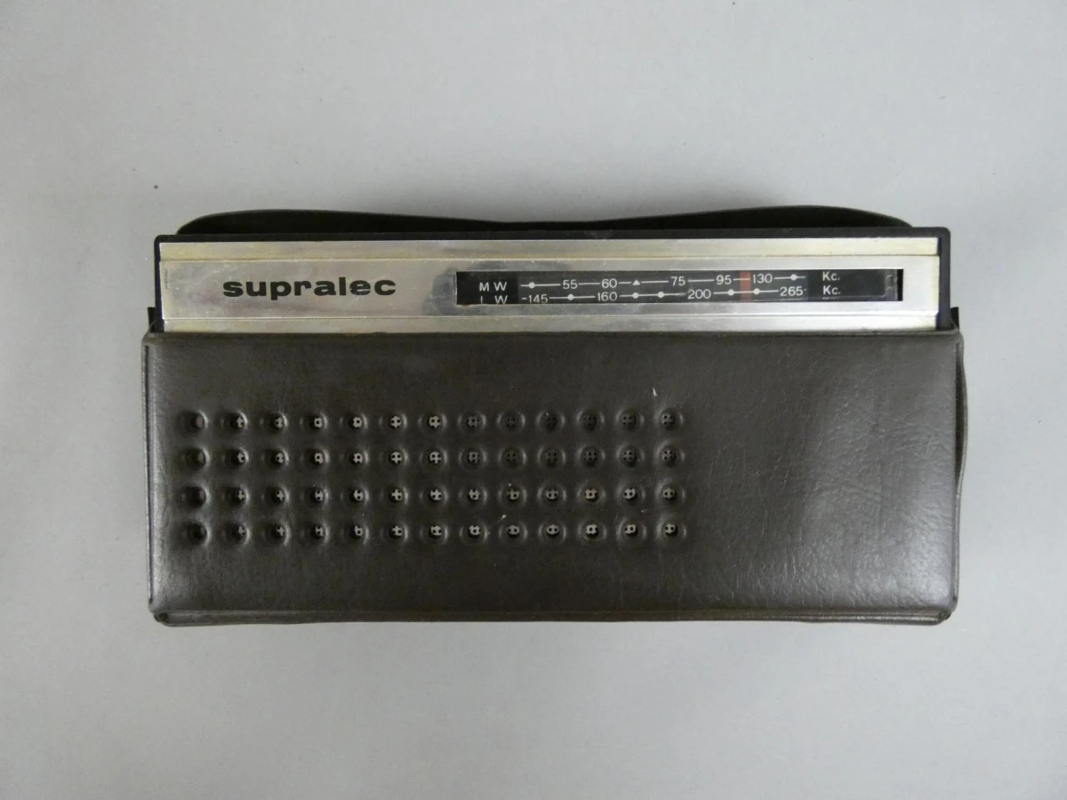 Vintage Supralec transistorradio – kavel bij De Kringwinkel, Diest