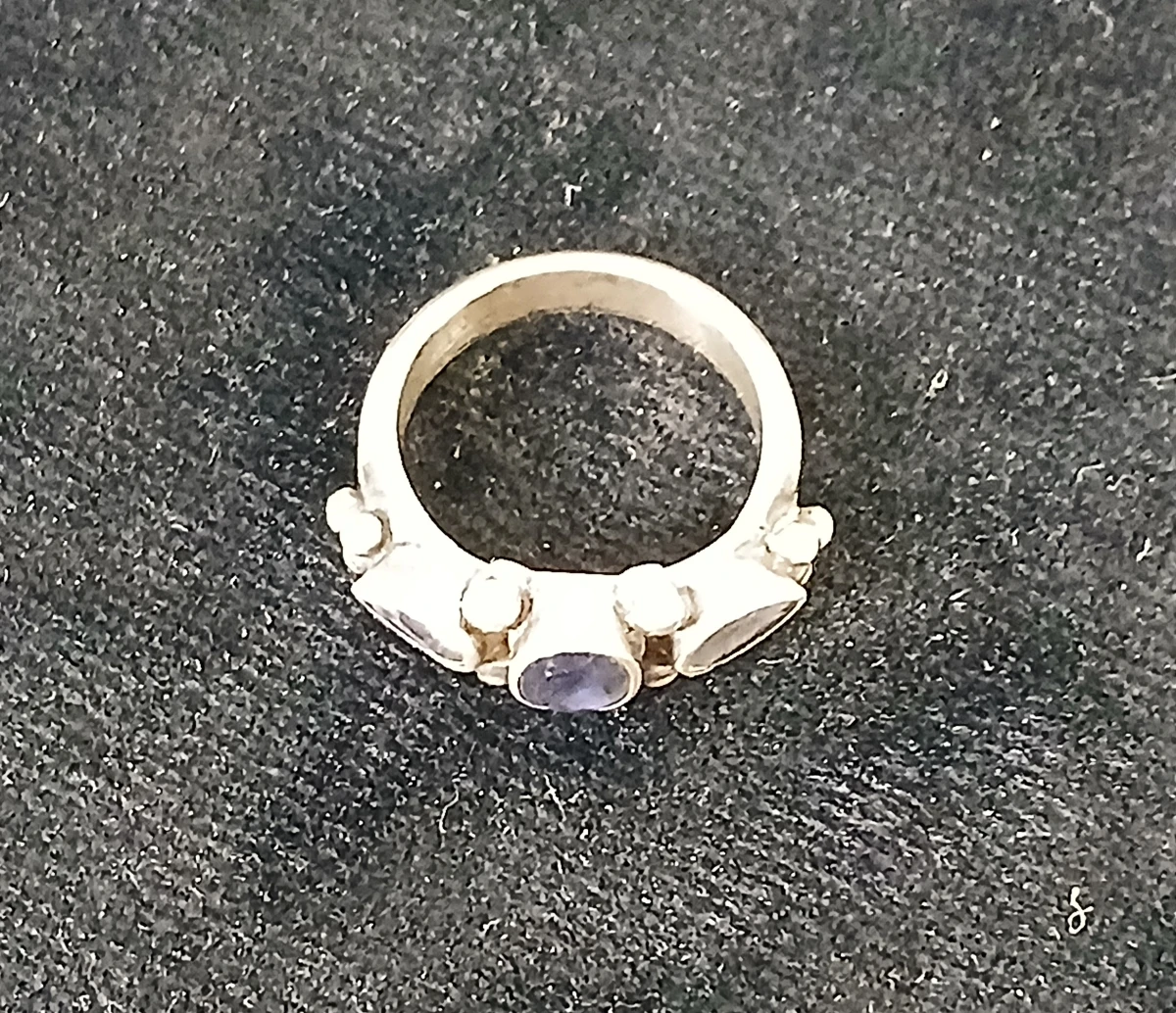 Set zilveren oorbellen met blauwe steentjes en ring met paarse steentjes - foto 7