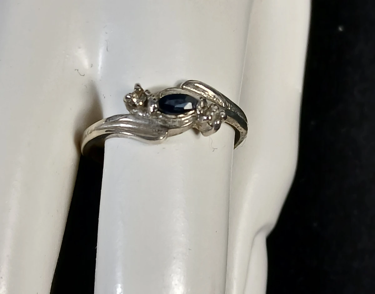 Zilveren ring met blauwe en witte stenen - foto 4