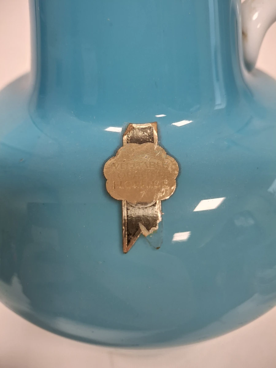 Blauwe vintage vaas met handvat en gouden sticker - foto 4