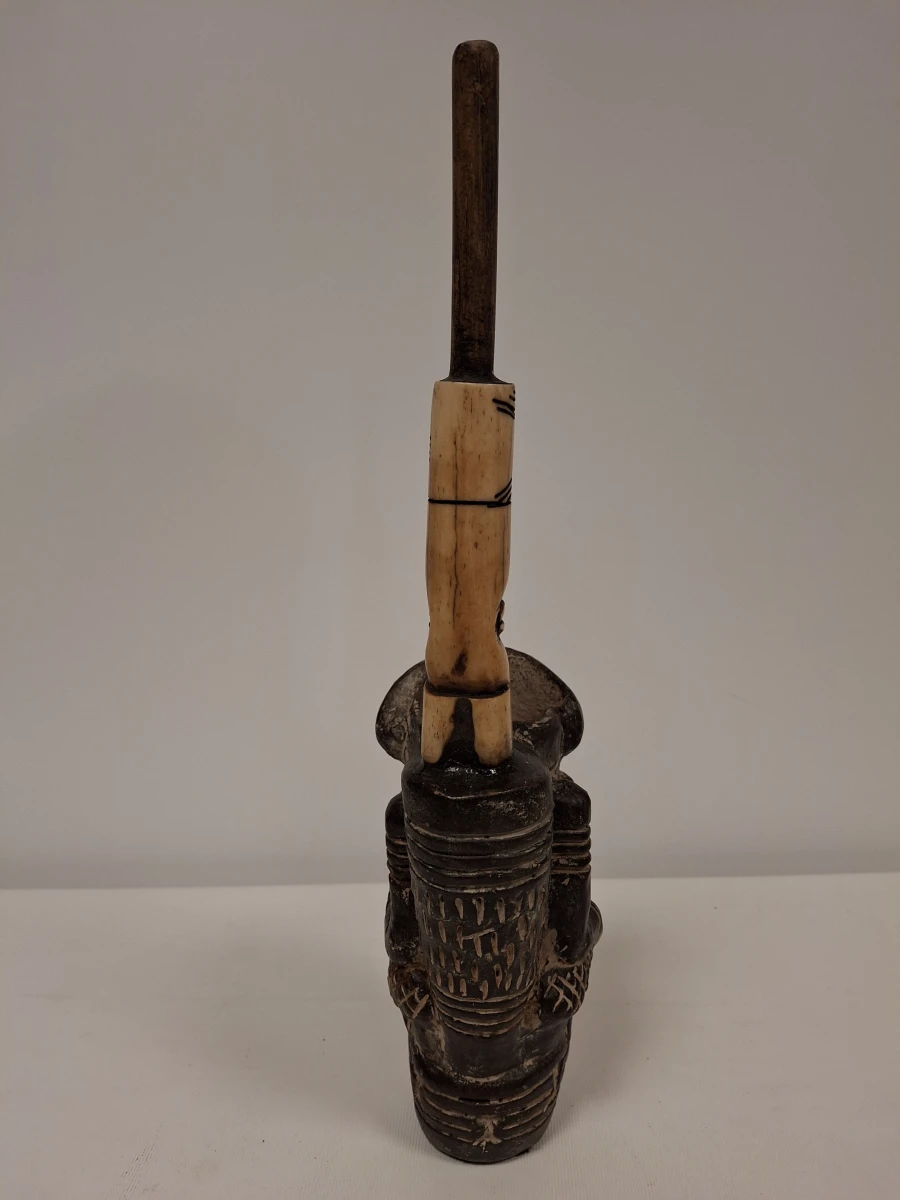 Afrikaans houtsnijwerk met beensculptuur - foto 6