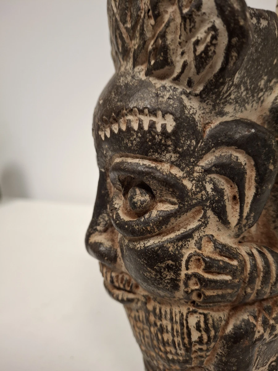 Afrikaans houtsnijwerk met beensculptuur - foto 3