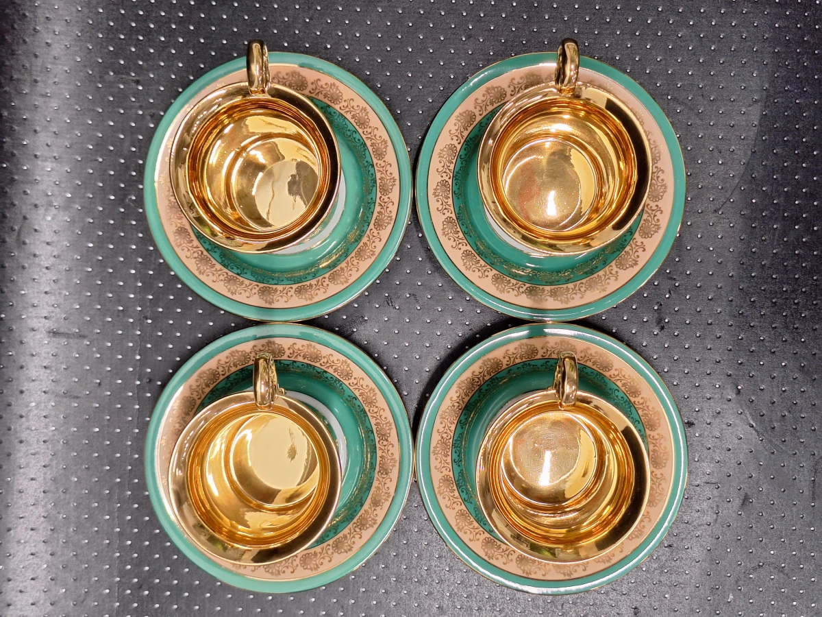 Antieke Porseleinen Mokka- / Espressoset van B&S (Bavaria) - 4 Kop-en-Schotels met Vergulding en Galante Scènes - foto 4