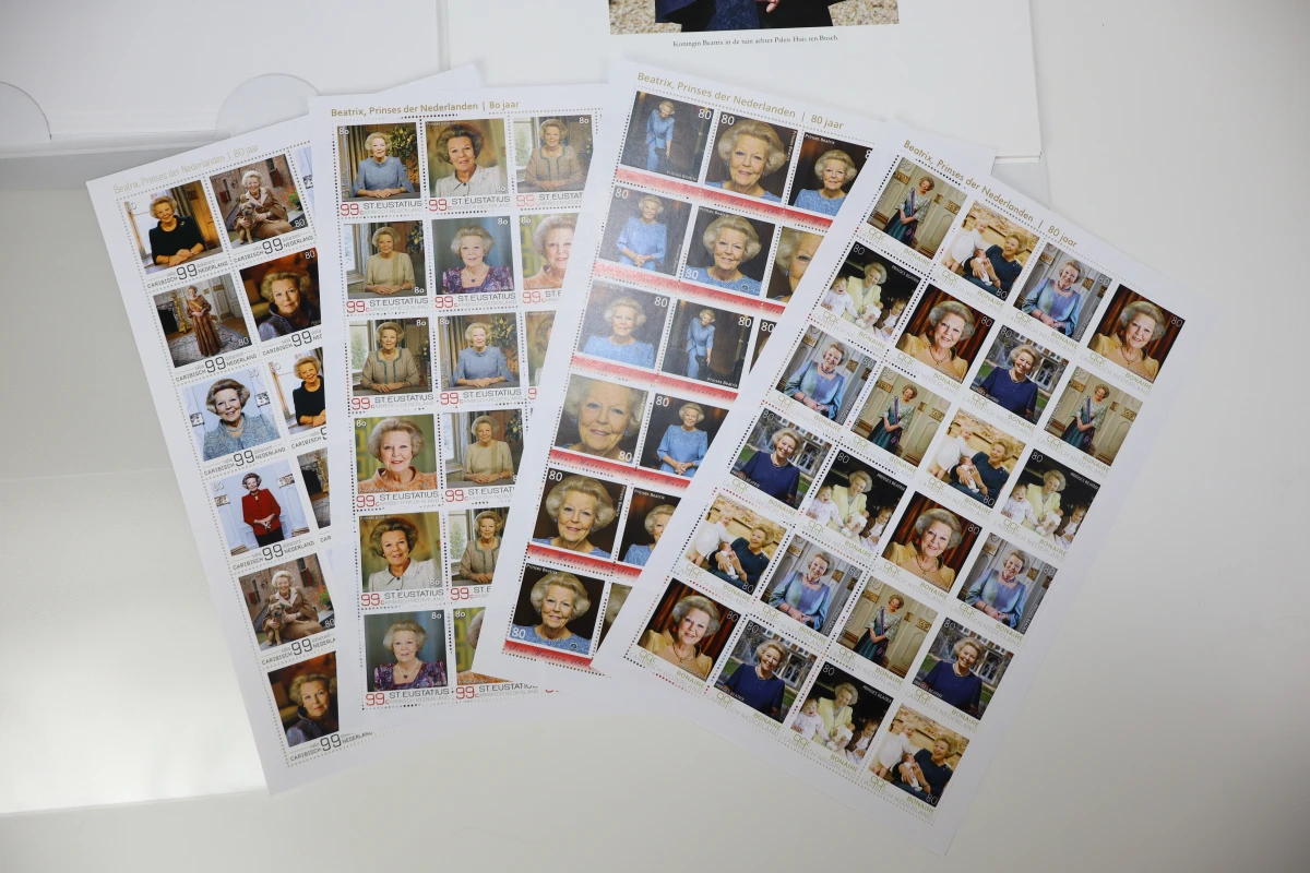 Uitgebreide Koninklijke en Historische Postzegelcollectie - foto 6