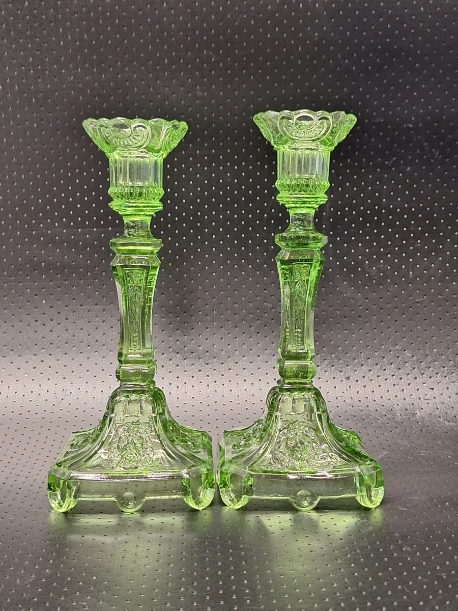 Lichtgroene persglazen kandelaars met leeuwenkop - Depression Glass-stijl - foto 2